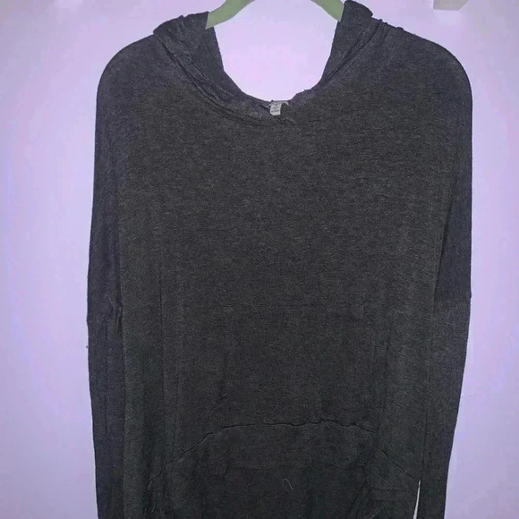 Acemi Women’s Medium Gray Sweatshirt - Picture 1 of 2